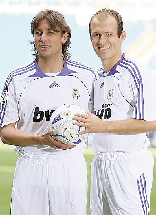 扑救次数锐减！库尔图瓦从“英雄”变“闲人”？皇马新战术成就新门将