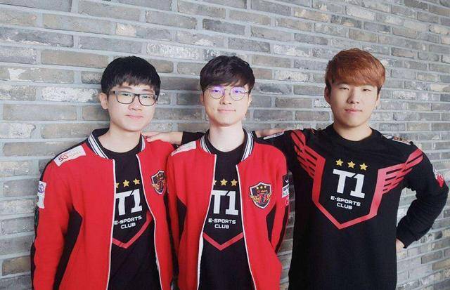 而中场球员 而中场球员