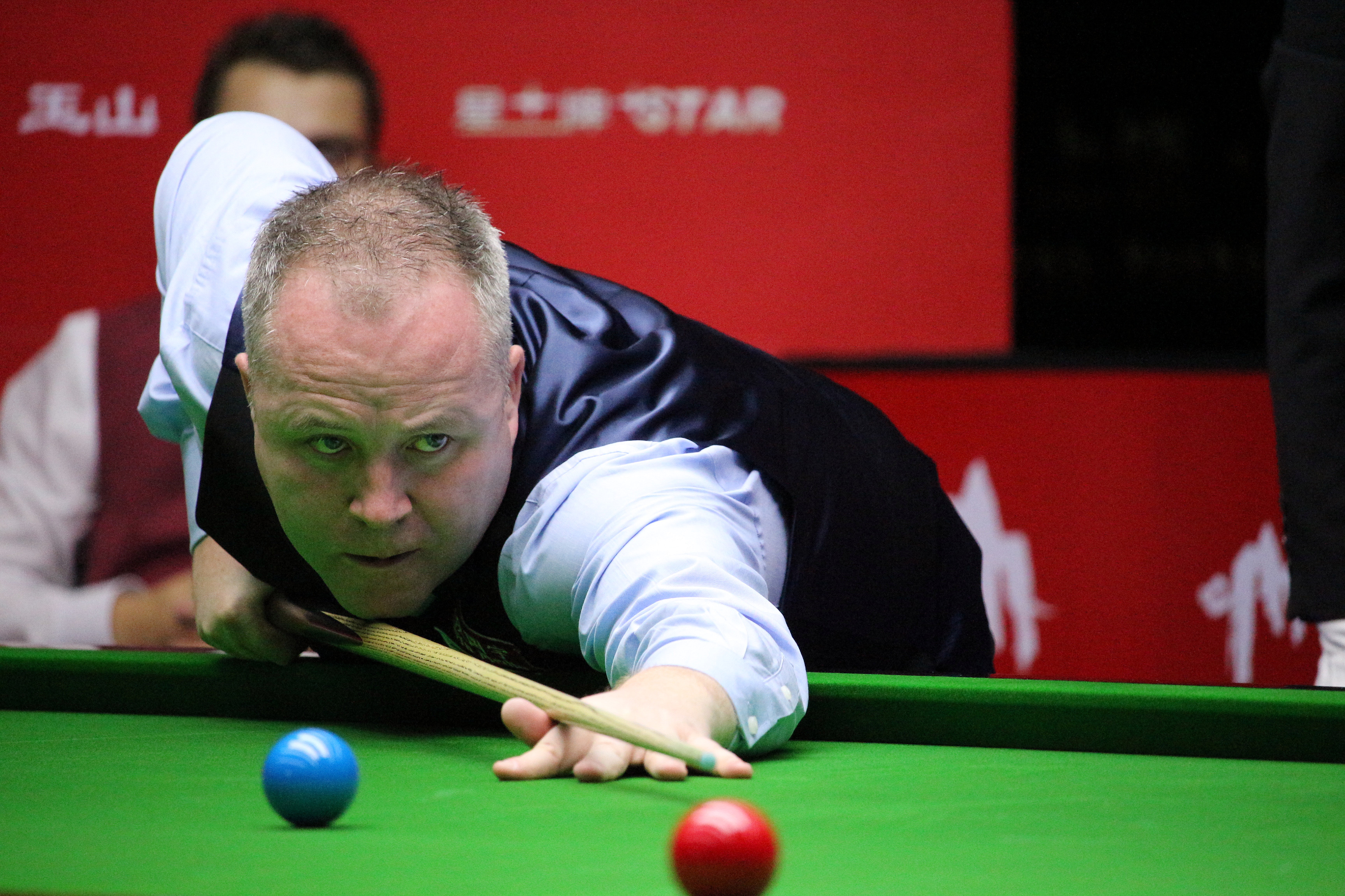 成了截然不 成了截然不